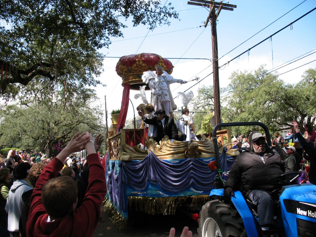 King of Carnival's King float on St. Charles Avenue